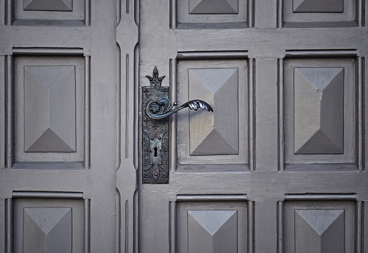 Porte bloquée, appelez un serrurier